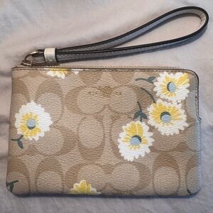NEW! Coach Beige Floral Wristlet